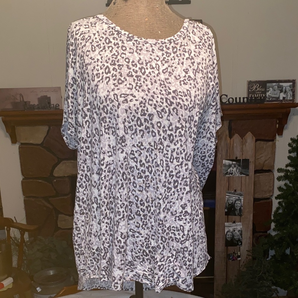 Maurices Gray Leopard Print Short Sleeve Top